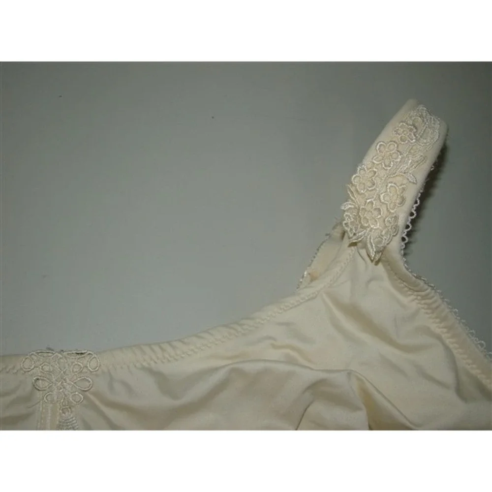 NWOT Comfort Choice 50C Side Wire Bra Leisure Ivory 120676